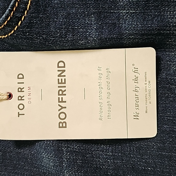 Torrid Boyfriend Strait Leg Stretch Distressed Jean NWT - Picture 4 of 7